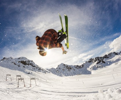 开云平台-意甲焦点战与尼克斯大胜新疆队，体育竞技中的策略与突破