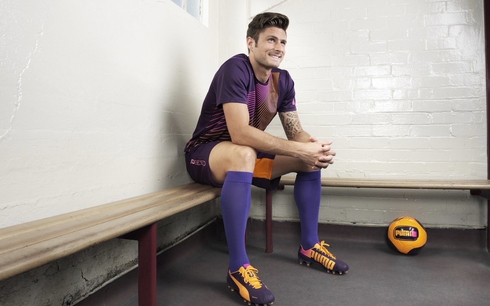 利物浦打穿摩洛哥，迪马利亚持续制造杀伤，足球战术中的不对称优势与持续压强