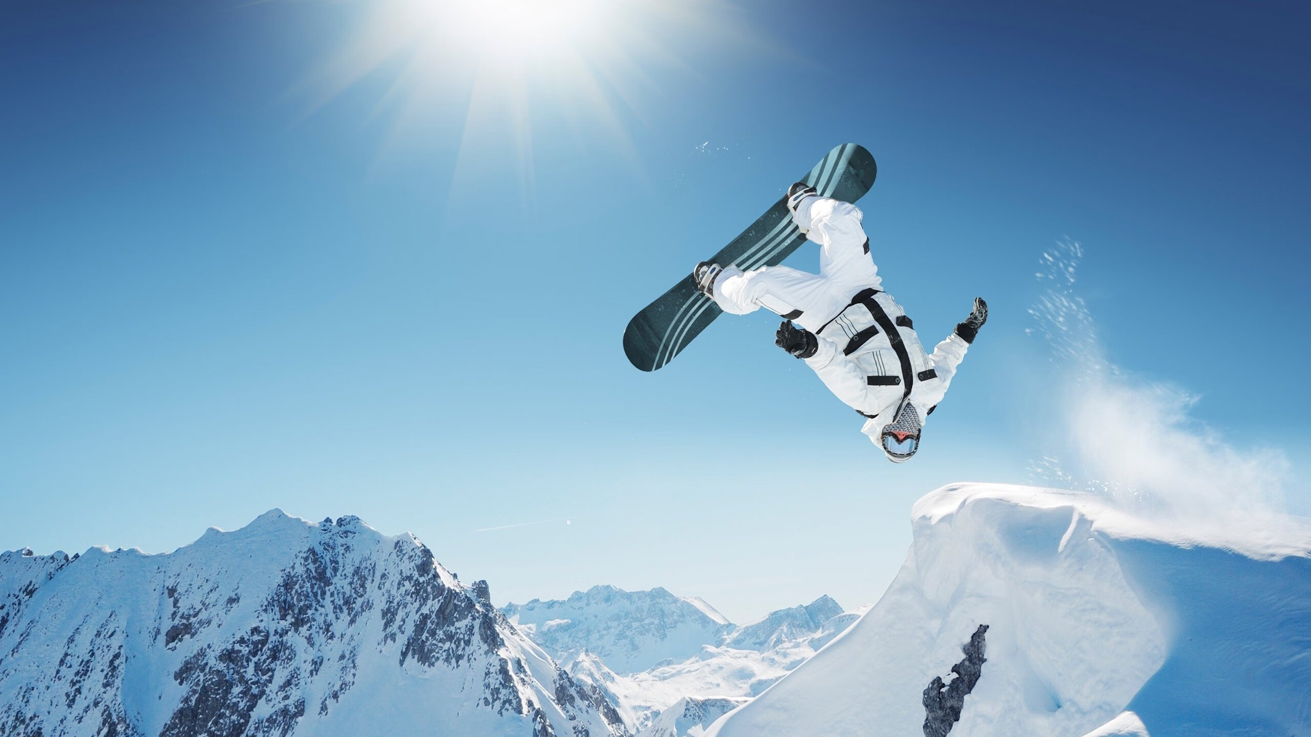 米切尔总决赛夜全程高能输出，孤胆英雄的火焰与篮球之神的凝视