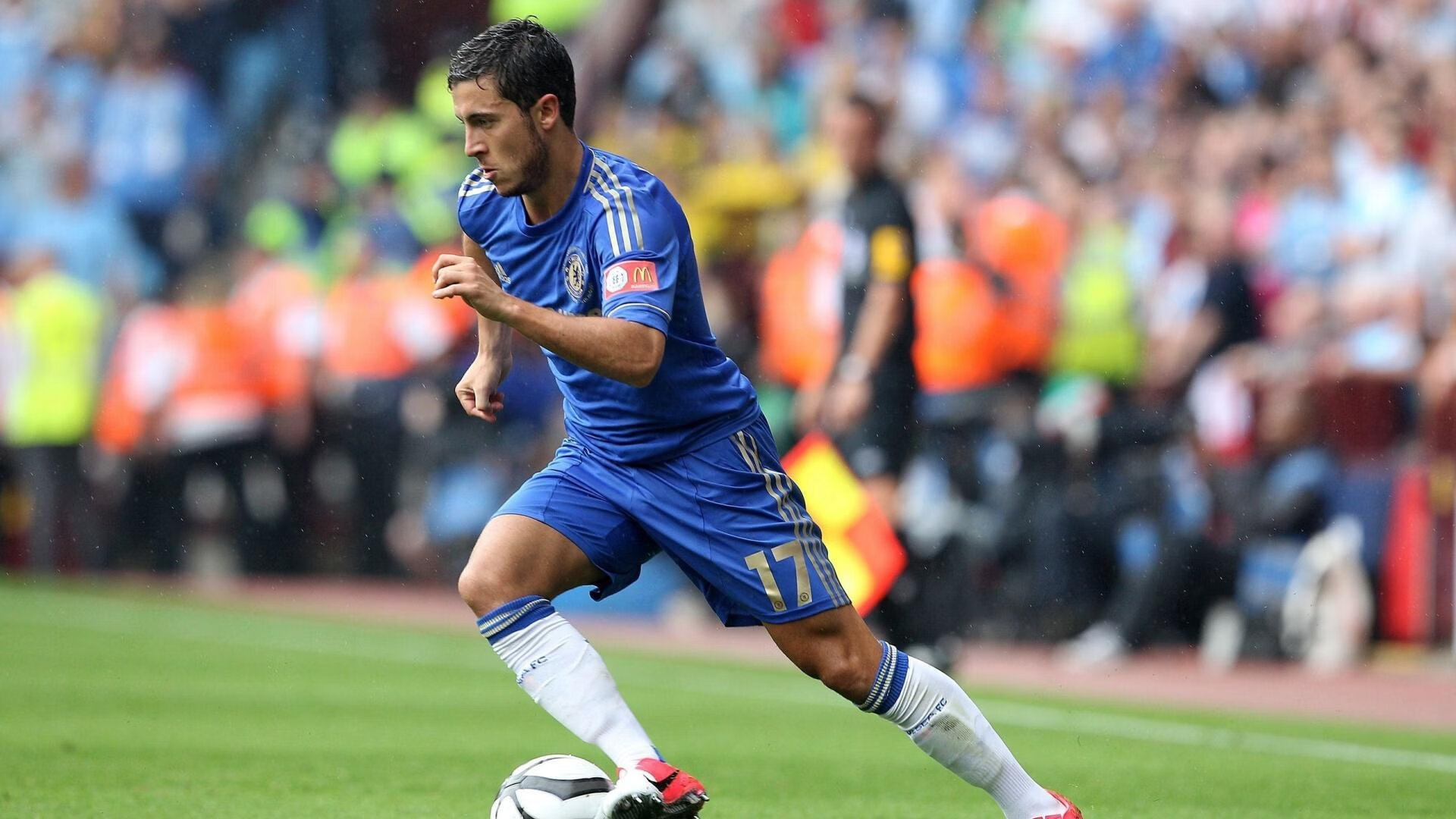 意甲焦点战之夜，当篮球巨星西亚卡姆的防守哲学照亮绿茵场